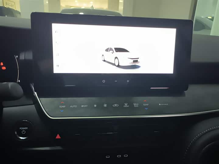 Фото 13 - Toyota Camry