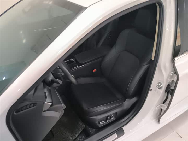 Фото 15 - Toyota Camry