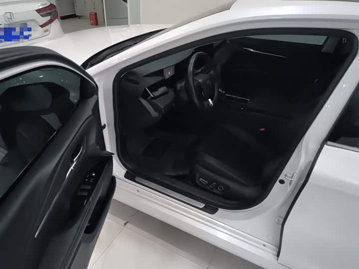 Фото 16 - Toyota Camry