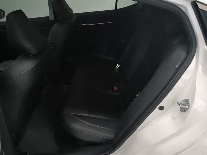 Фото 17 - Toyota Camry