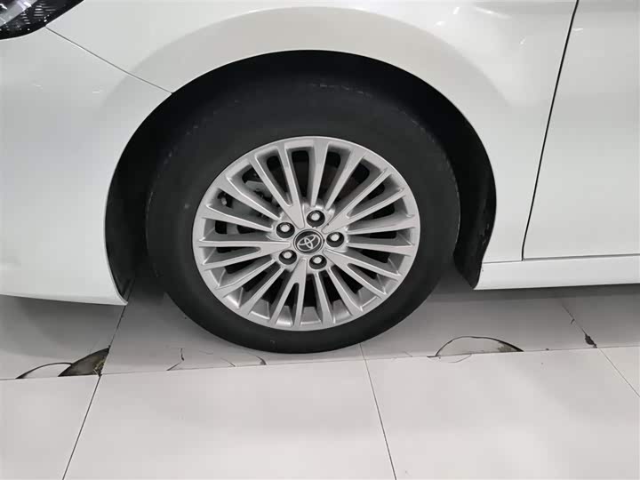 Фото 23 - Toyota Camry