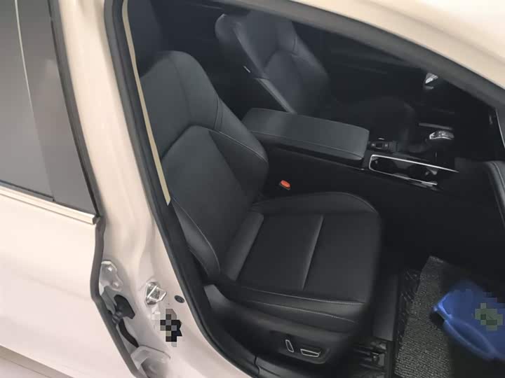 Фото 25 - Toyota Camry