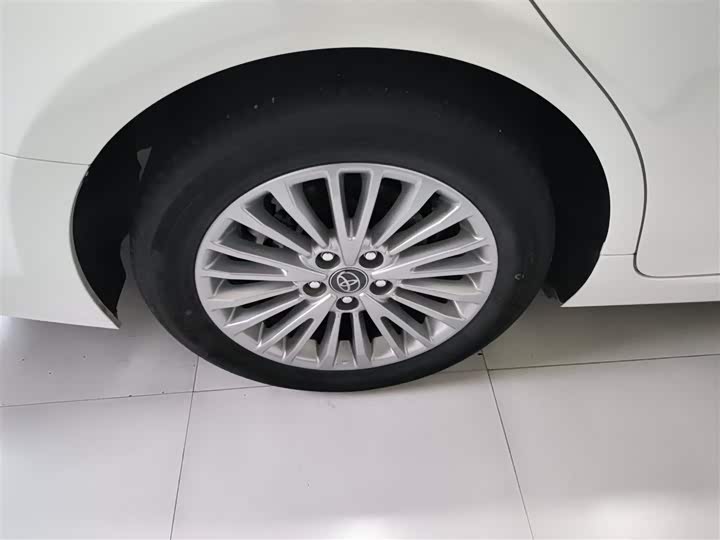 Фото 26 - Toyota Camry