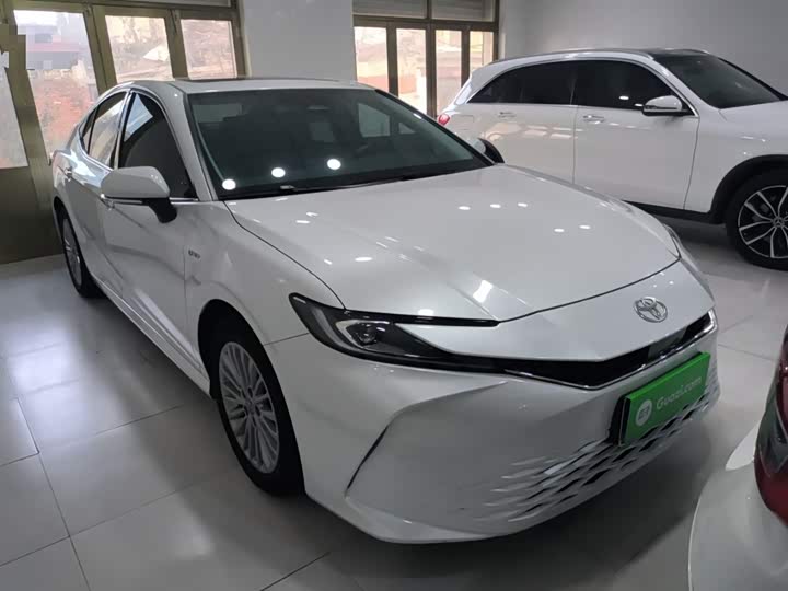 Фото 4 - Toyota Camry