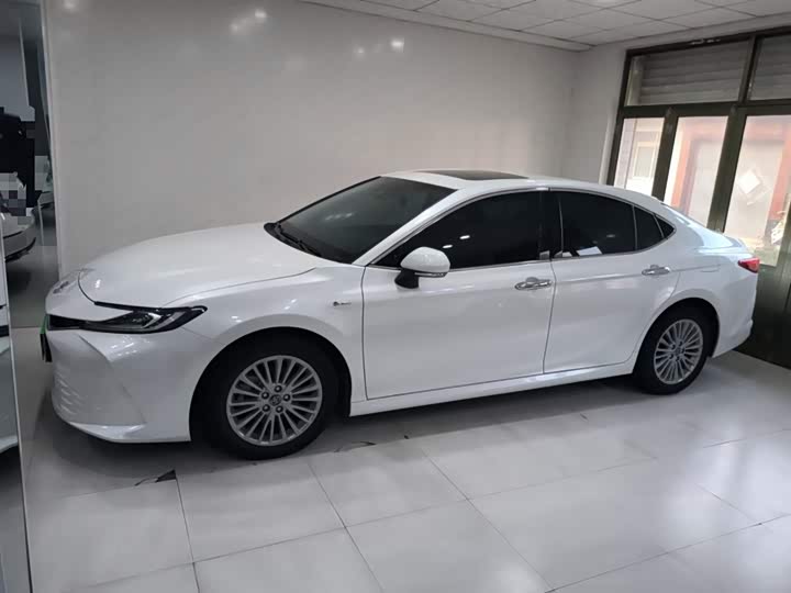 Фото 5 - Toyota Camry