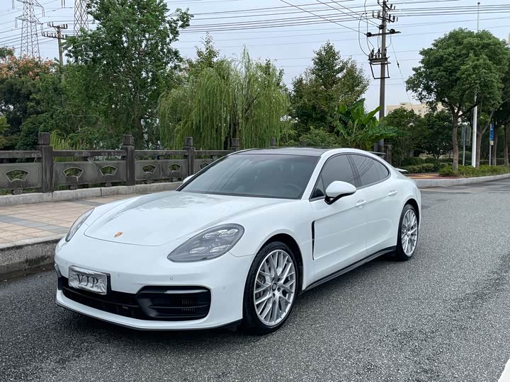 Фото 1 - Porsche Panamera