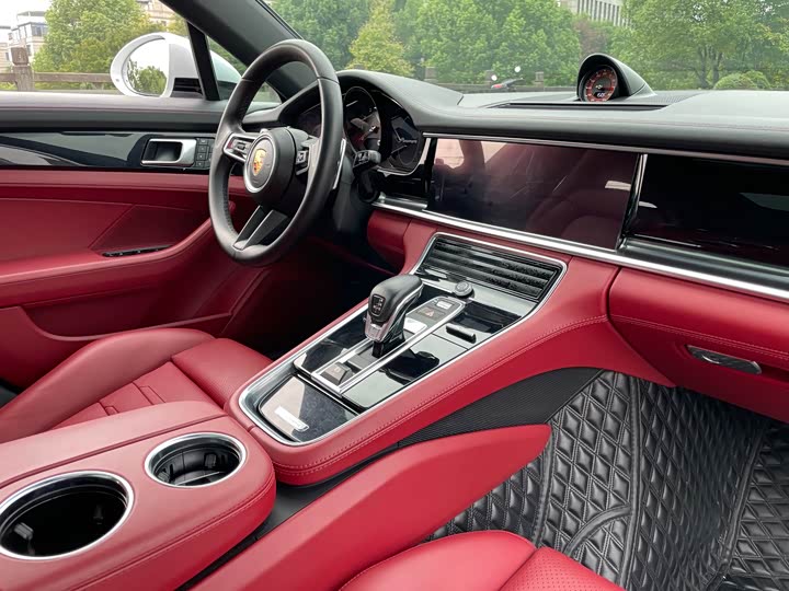 Фото 12 - Porsche Panamera