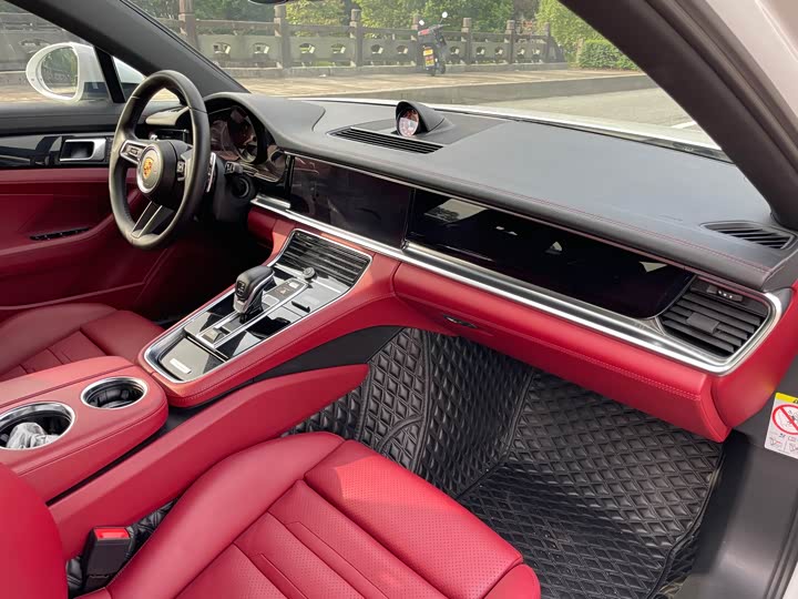 Фото 18 - Porsche Panamera