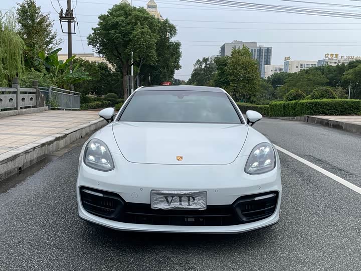 Фото 2 - Porsche Panamera