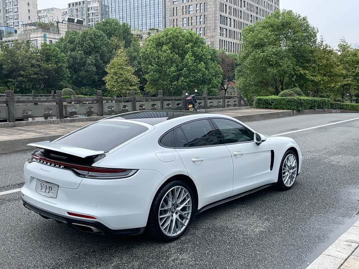 Фото 23 - Porsche Panamera