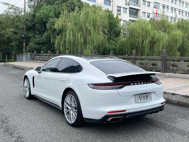 Фото 25 - Porsche Panamera