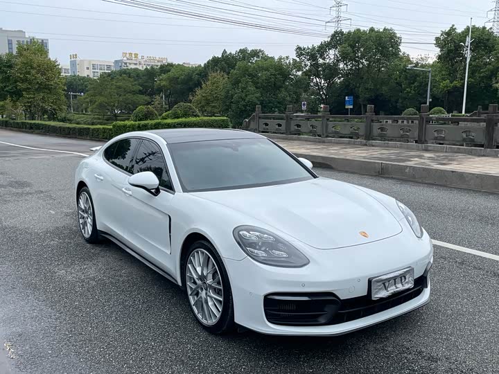Фото 3 - Porsche Panamera