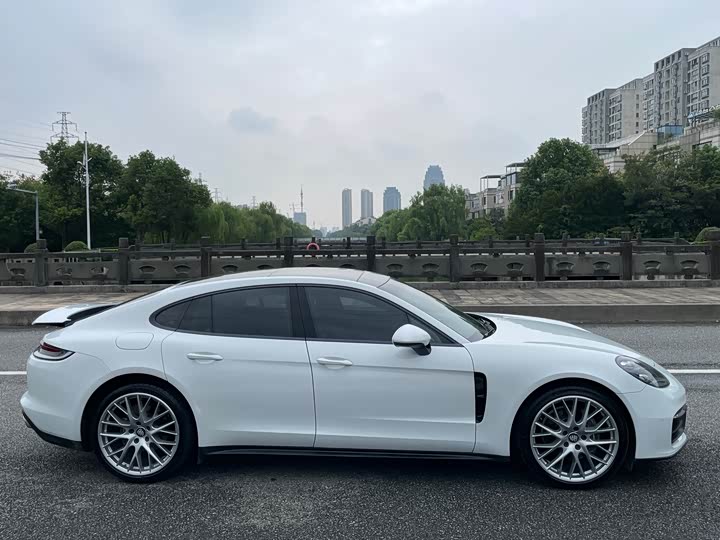 Фото 5 - Porsche Panamera