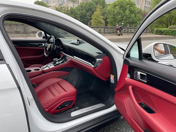 Фото 8 - Porsche Panamera