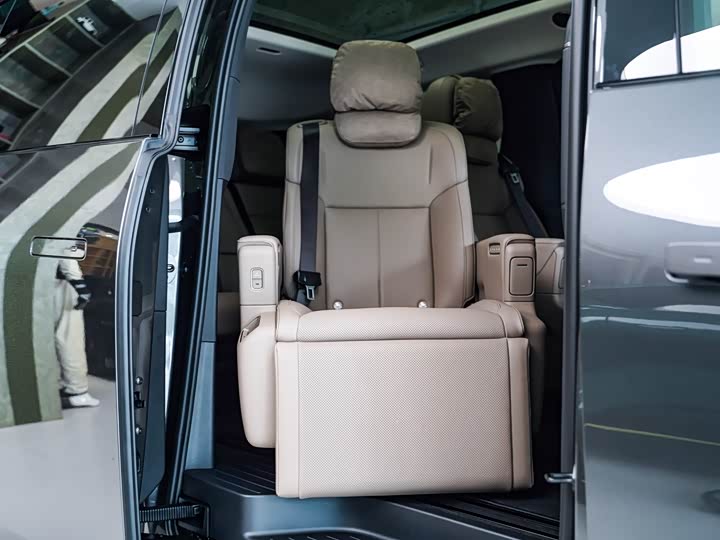 Фото 10 - LiXiang Mega