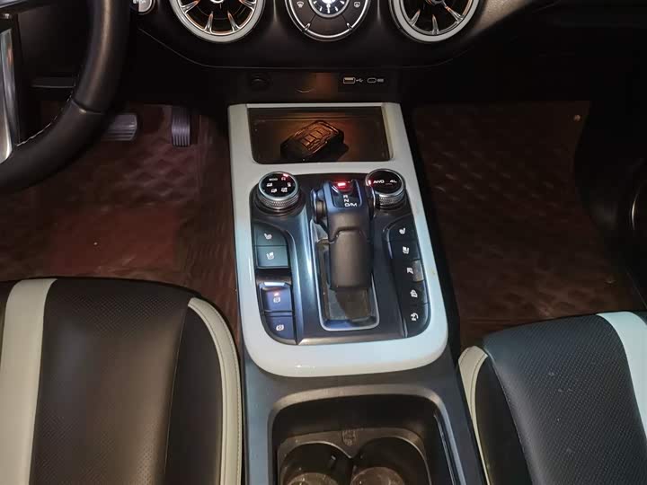 Фото 6 - Tank 300