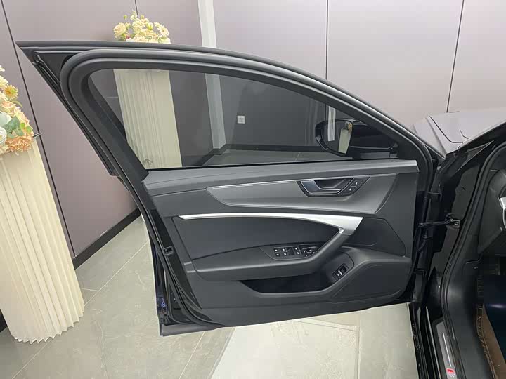 Фото 10 - Audi A6L