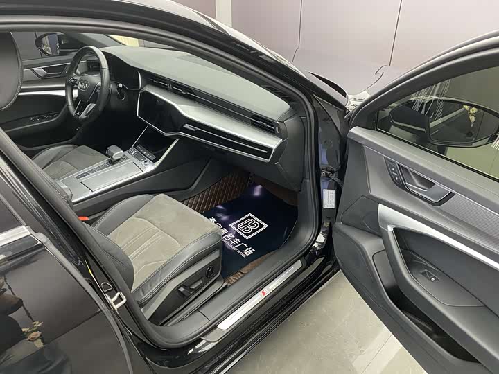 Фото 5 - Audi A6L