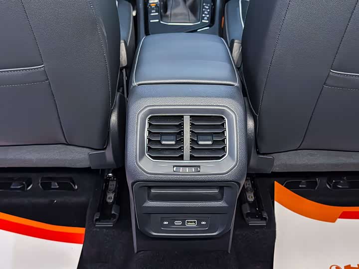 Фото 11 - Volkswagen Tiguan L Pro