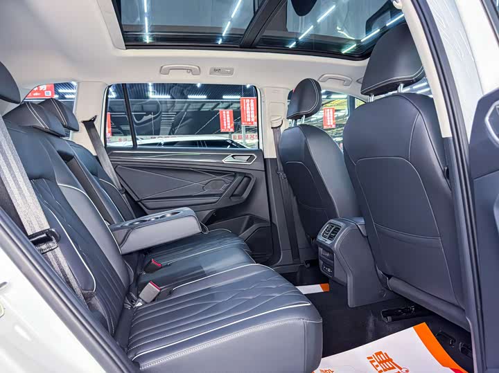 Фото 12 - Volkswagen Tiguan L Pro