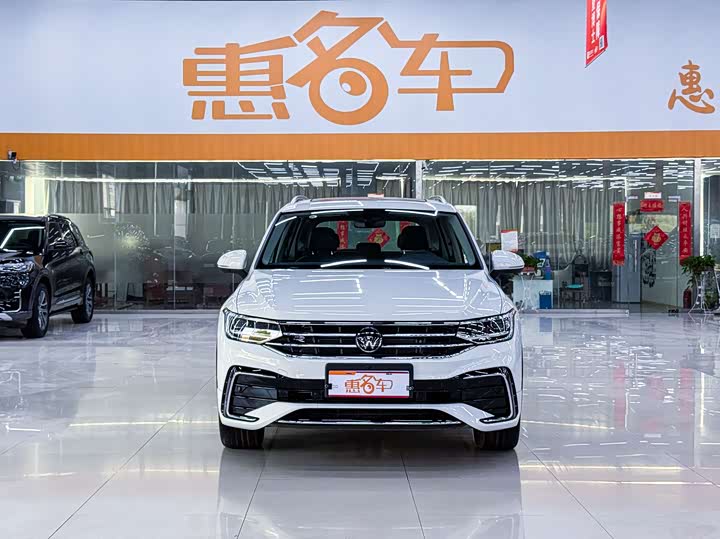 Фото 2 - Volkswagen Tiguan L Pro