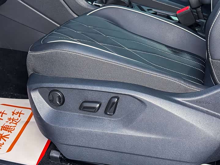 Фото 4 - Volkswagen Tiguan L Pro