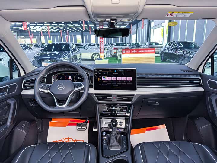 Фото 7 - Volkswagen Tiguan L Pro