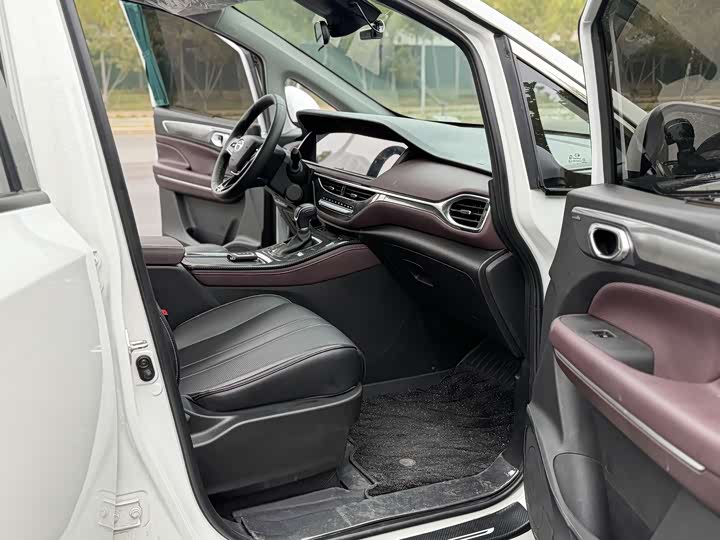 Фото 10 - GAC Trumpchi M6