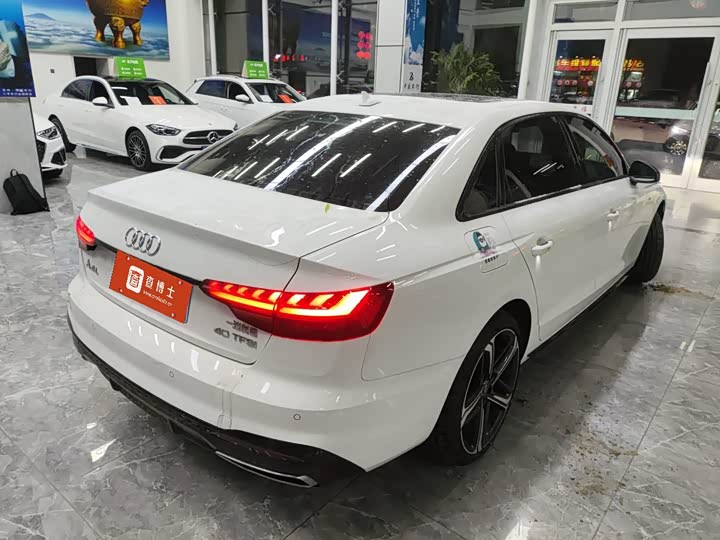 Фото 13 - Audi A4L