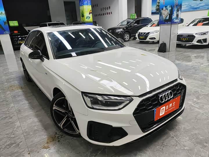 Фото 2 - Audi A4L