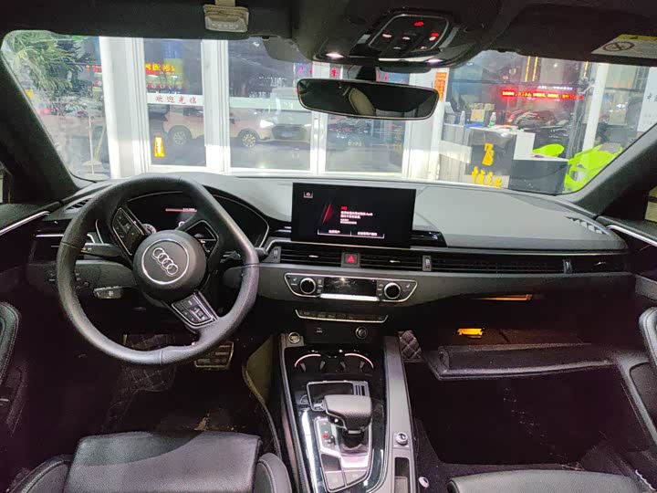 Фото 4 - Audi A4L