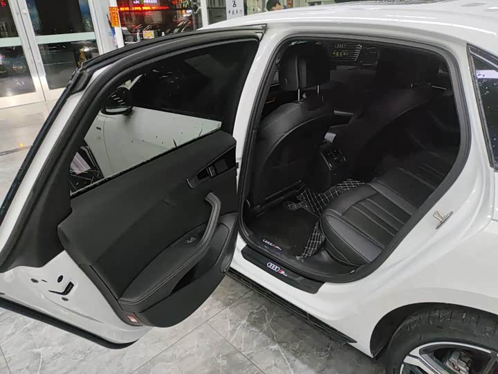 Фото 7 - Audi A4L