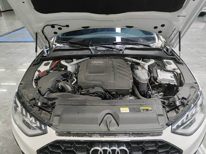 Фото 9 - Audi A4L