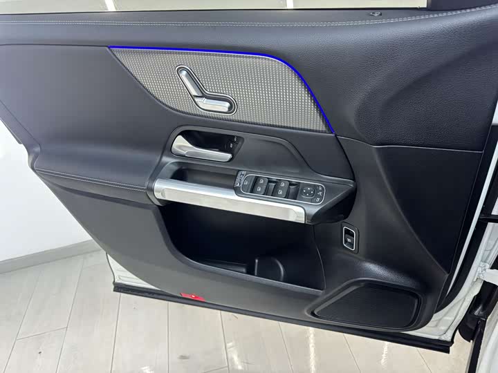 Фото 15 - Mercedes-Benz GLB-Class