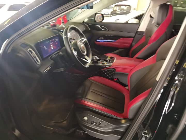 Фото 15 - Hongqi HS3