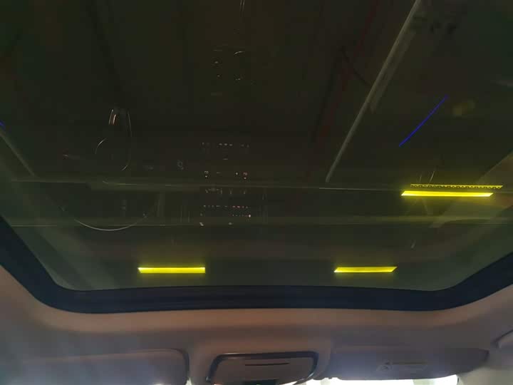 Фото 18 - Hongqi HS3