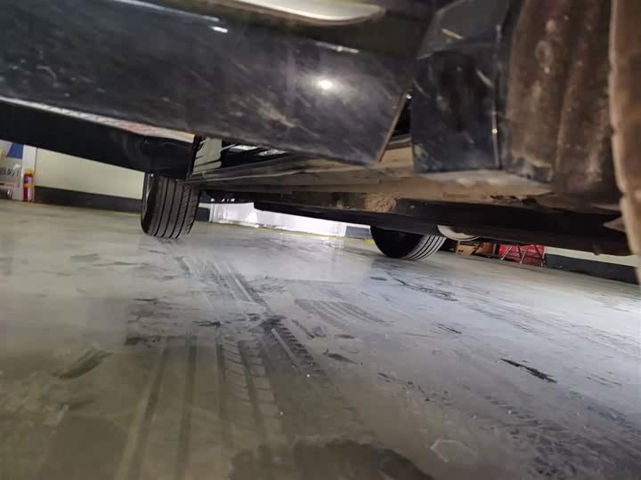 Фото 21 - Hongqi HS3