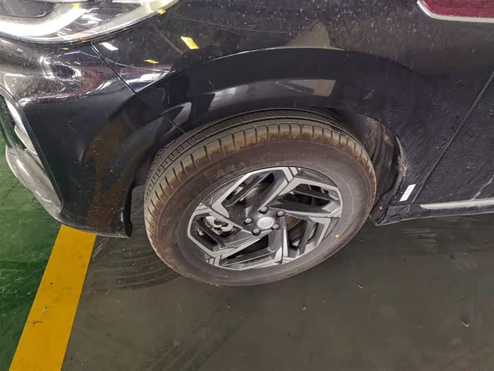 Фото 23 - Hongqi HS3