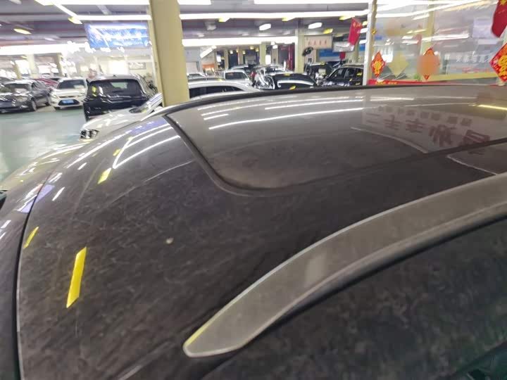 Фото 27 - Hongqi HS3