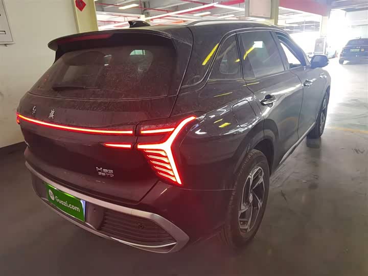 Фото 7 - Hongqi HS3