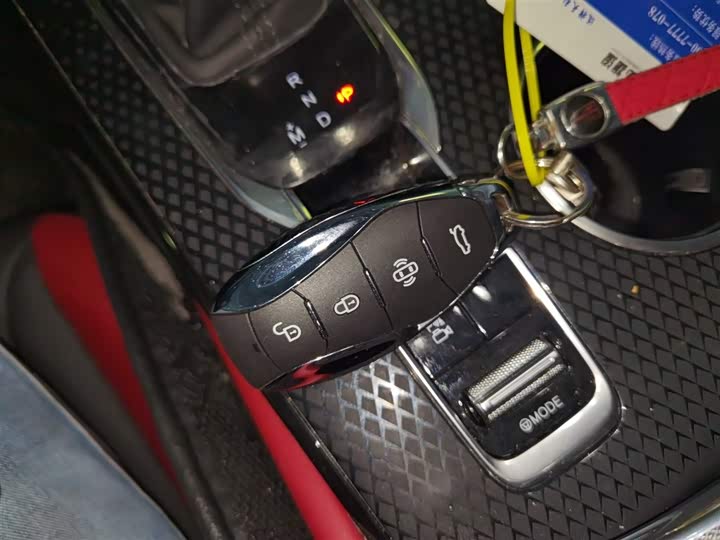 Фото 9 - Hongqi HS3