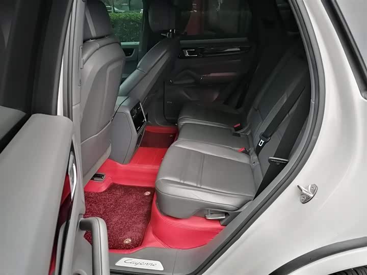 Фото 12 - Porsche Cayenne