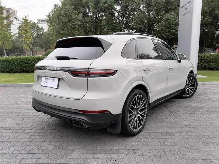 Фото 16 - Porsche Cayenne