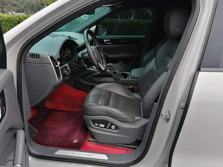 Фото 7 - Porsche Cayenne