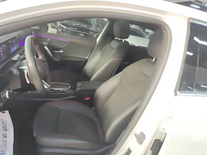 Фото 15 - Mercedes-Benz A-Class