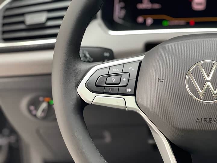 Фото 17 - Volkswagen Tayron