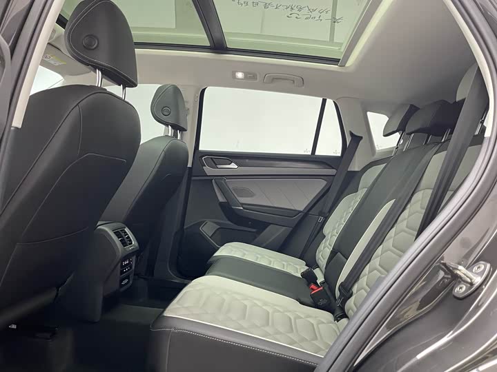 Фото 27 - Volkswagen Tayron