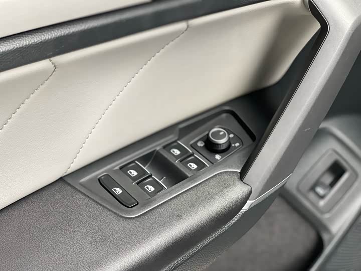 Фото 30 - Volkswagen Tayron