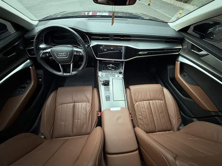 Фото 13 - Audi A6L
