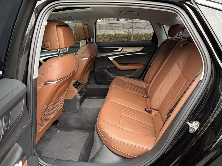 Фото 14 - Audi A6L